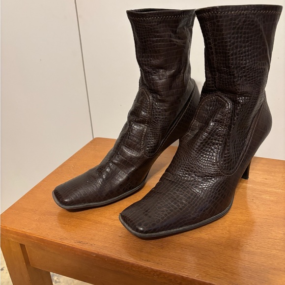 Nine West Shoes - Nine West Dark Brown Textured Heeled Boots